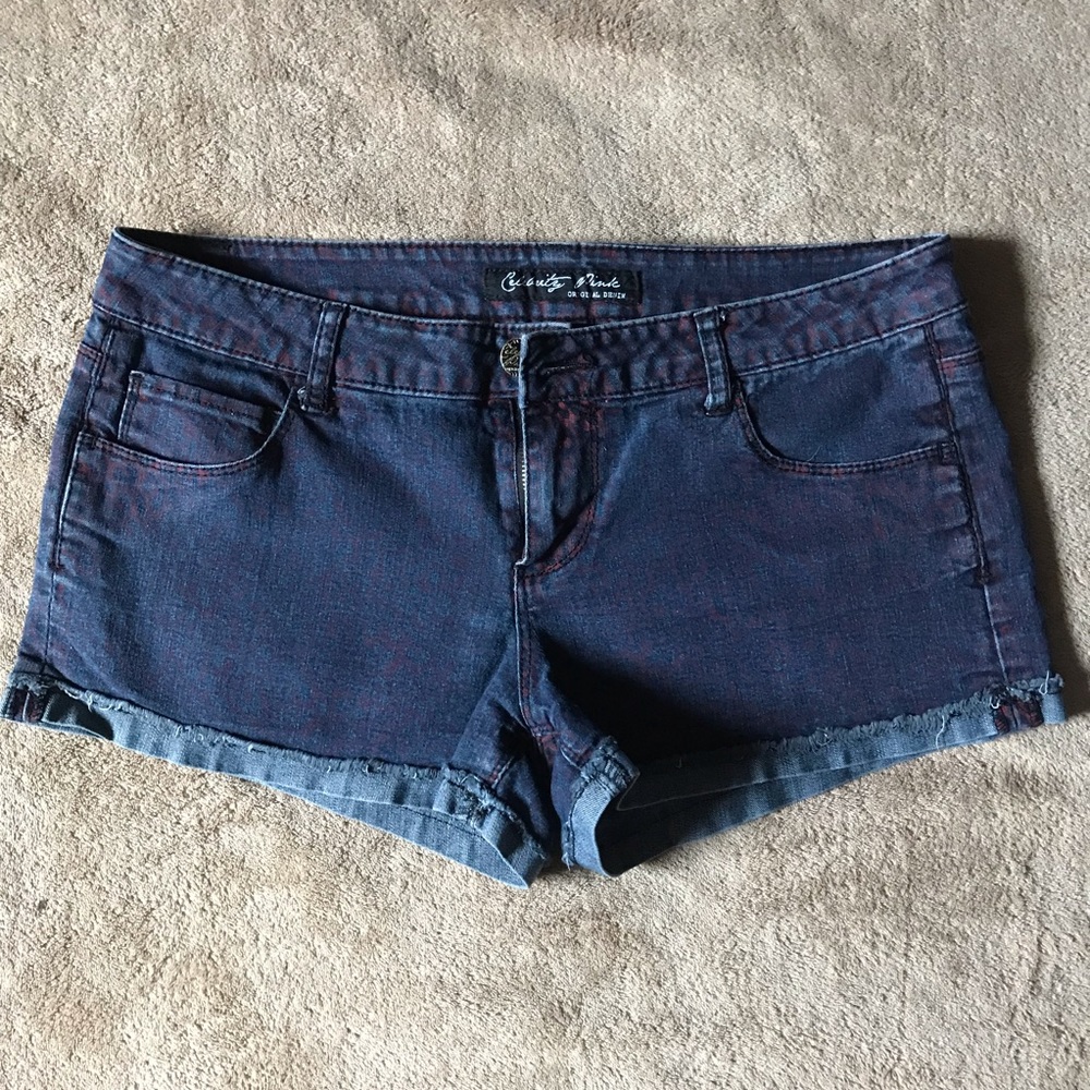 Jean shorts with faded red leopard print